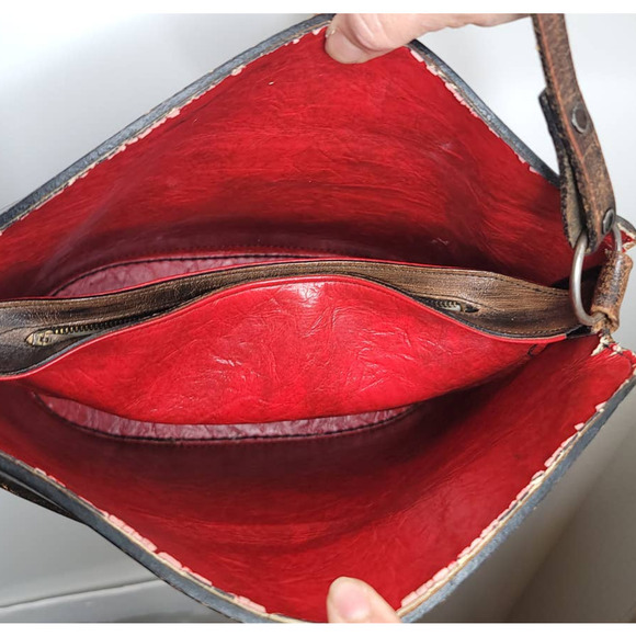 Handmade Leather Ladies handbag circular in shape - Picture 4 of 7